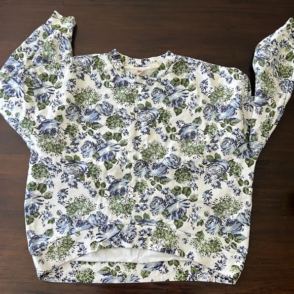 Levi Brand Shorts + Crewneck set - Picture 6 of 6